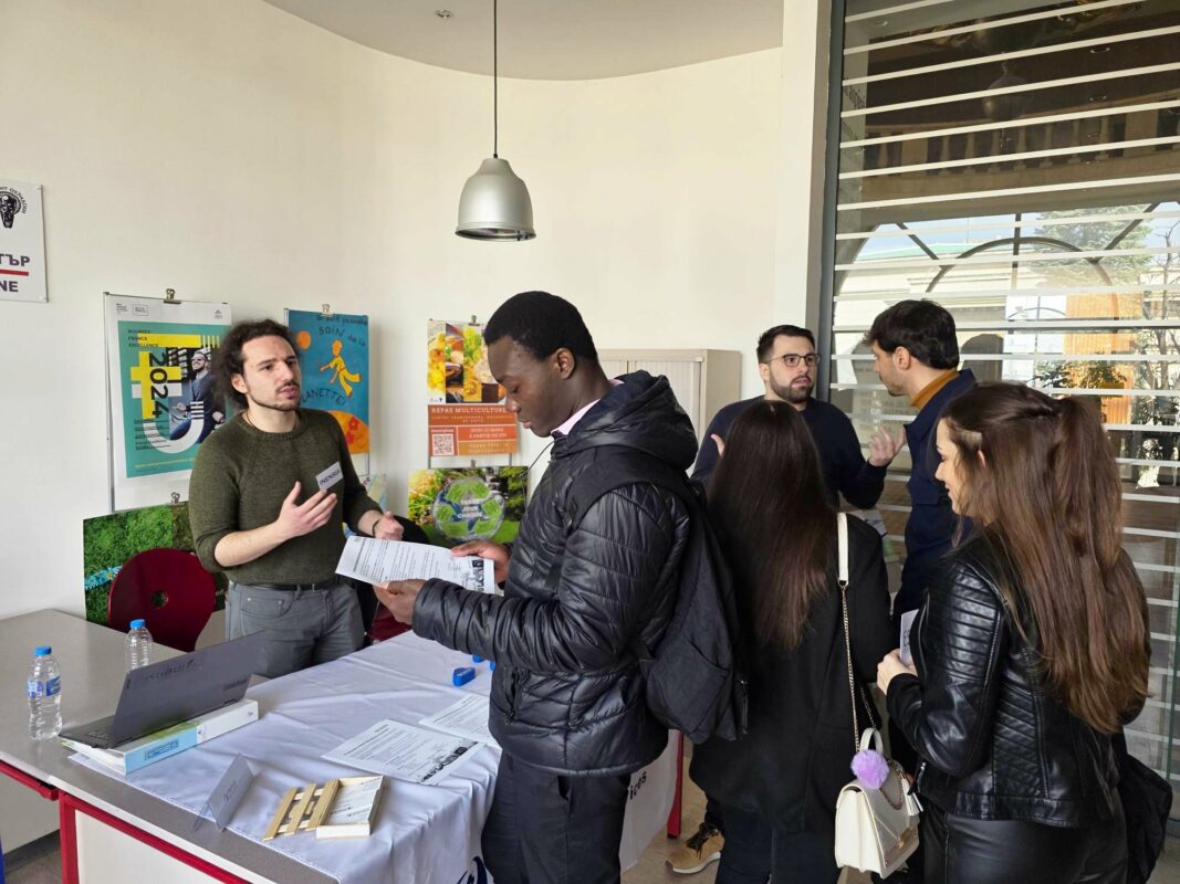 INENSIA’s booth at the ESFAM Job Fair, with team members interacting with attendees and presenting current roles and projects.