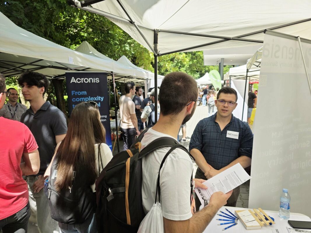 Energetic conversations between Inensia staff and aspiring young professionals.