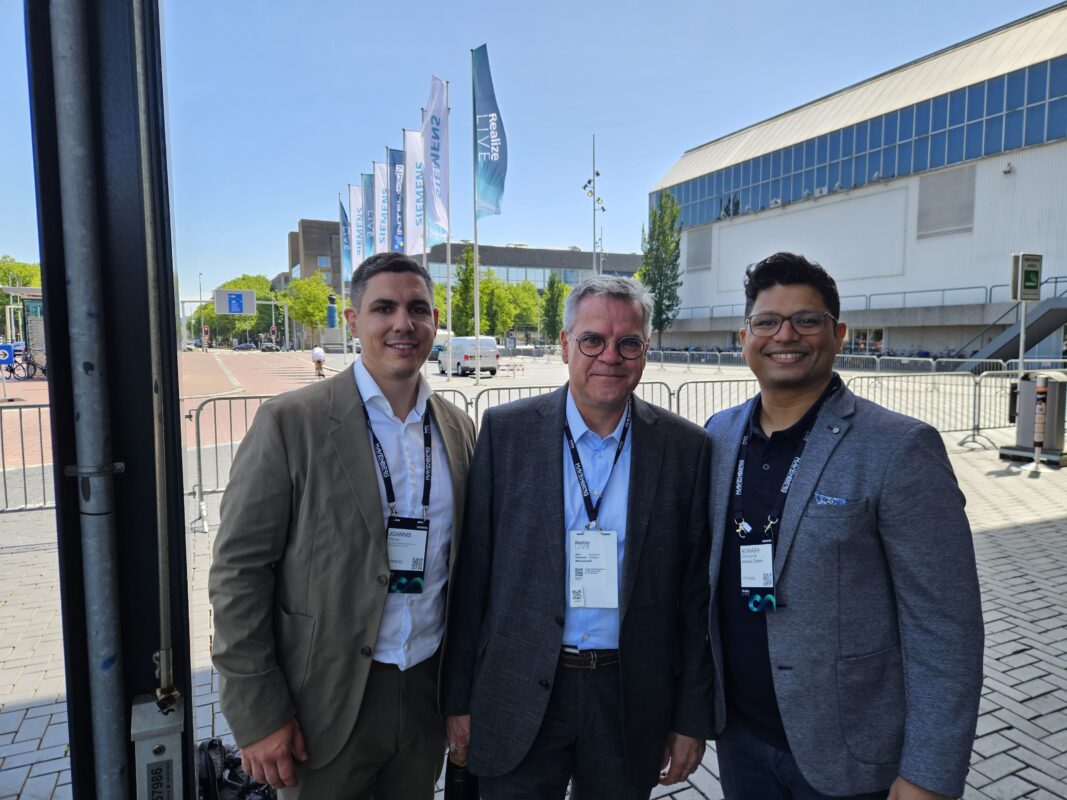 Inensia reconnecting with Gianni Di Loreto and Janni Panos from DRÄXLMAIER Group during the event.