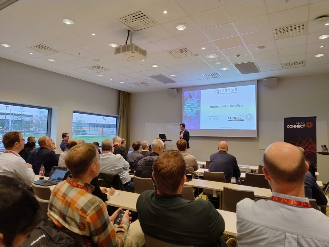 INENSIA's representative demonstrating InnovatorPSDevOps asset in front of public